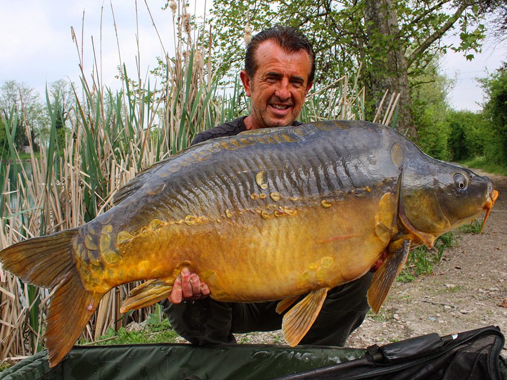 Franck WARWICK and one of his outstanding catches of mirror carp
